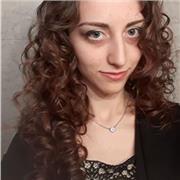 Studentessa universitaria di matematica disponibile per lezioni a studenti della scuola media e superiore